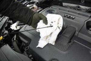 oil, changing the oil, maintenance, mechanic, engine, car wallpapers, services, car, vehicle, work, repairs, repair